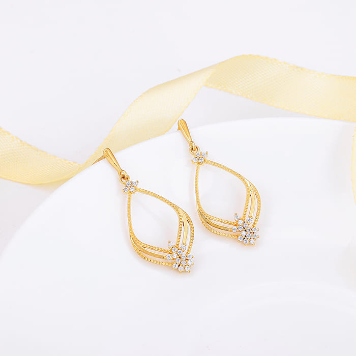 Golden Princess Earrings Main image
