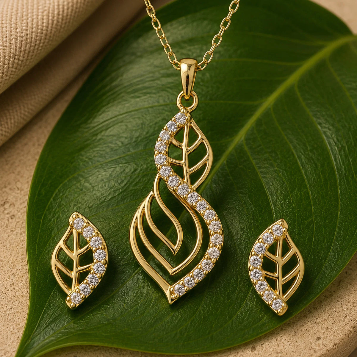 Leafy Affair Tarusa Pendant Set Main image