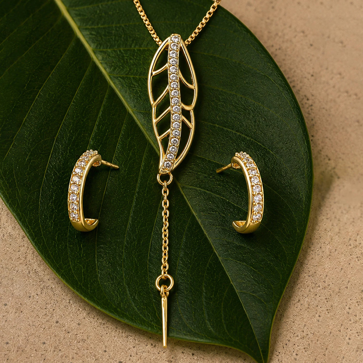Leafy Affair Livora Form Y Pendant Set Main image