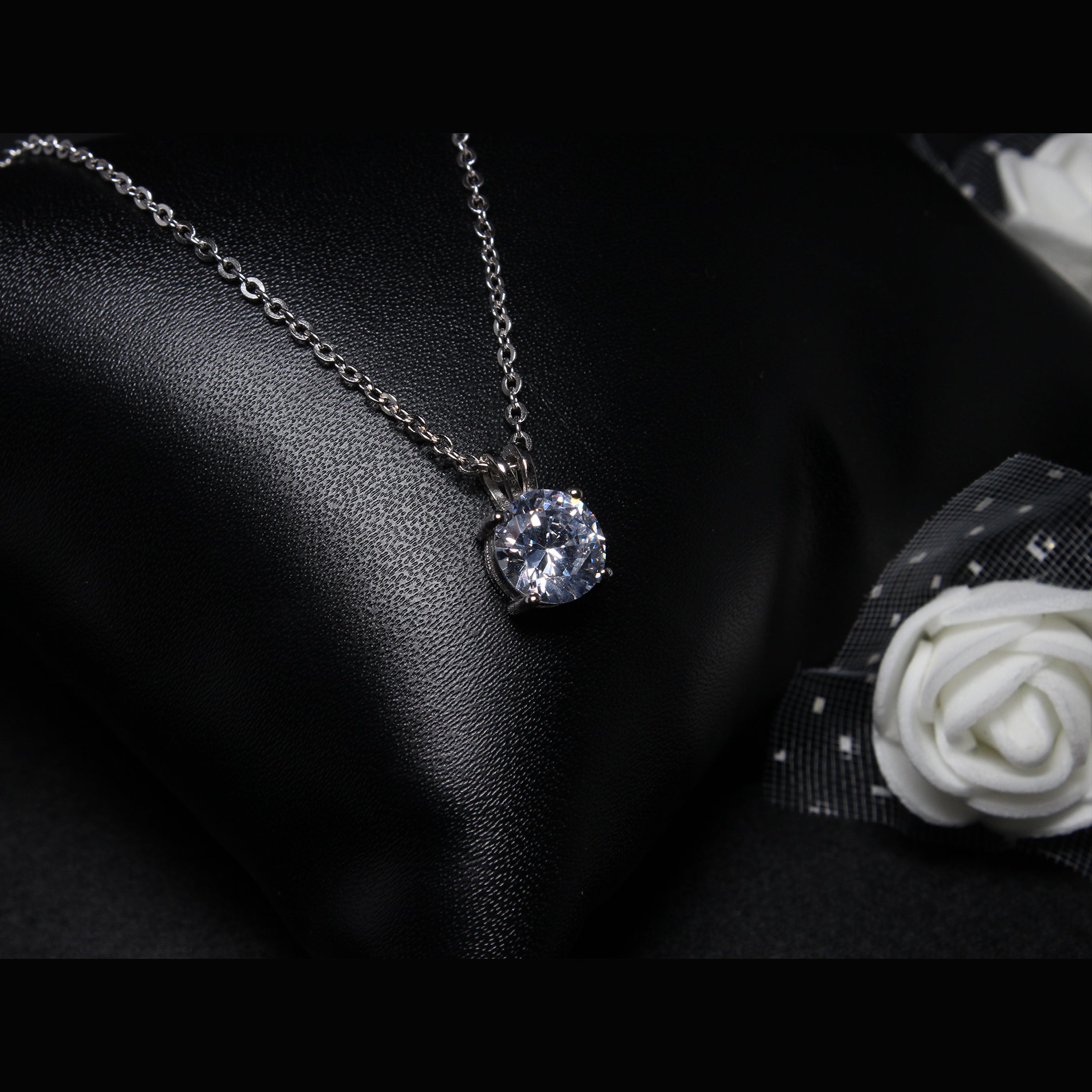 Silver Classic Vintage Solitaire Pendant